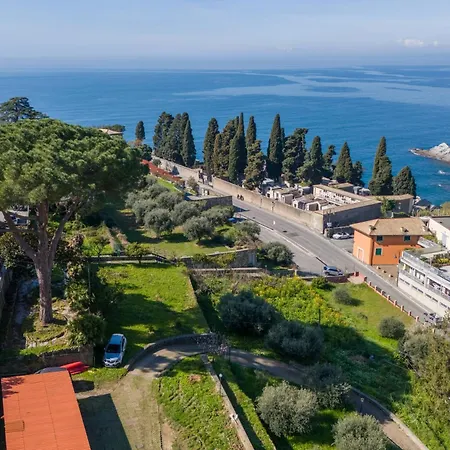 Real Italian Estate - Family With Garden Camogli